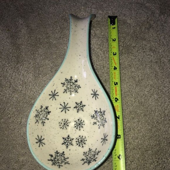 Meritage Spoon Rest Snowflakes Print - Picture 4 of 10